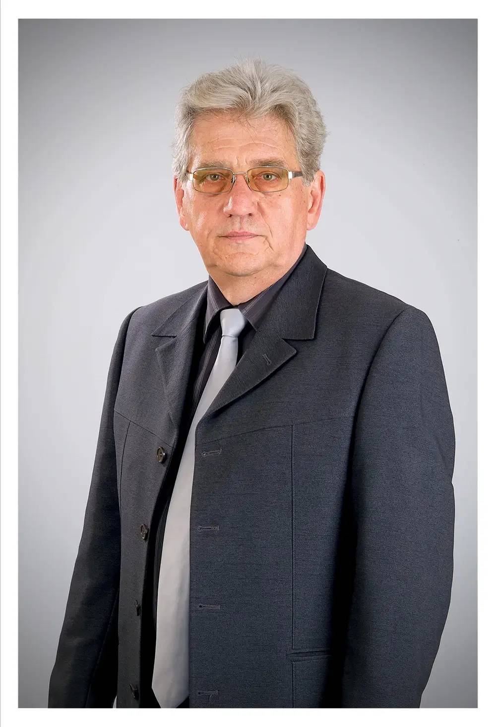  Валери Сираков 